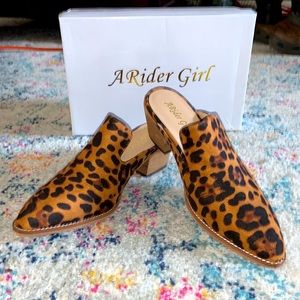 NIB Women’s Leopard Mule
